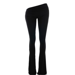 Drape Asymmetric Flares Black

Davis Active

Size XS/S